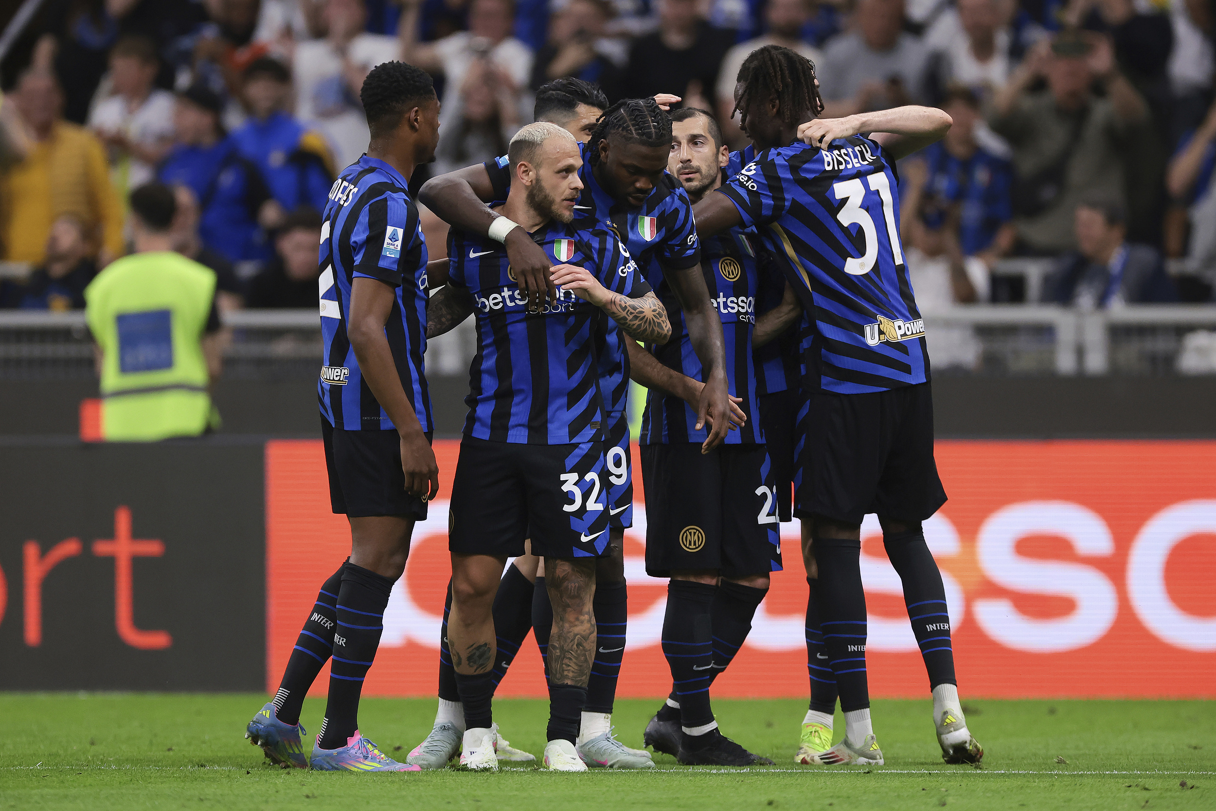 关于巴塞罗那迎意甲关键赛，今晚伤情更新，媒体盛赞，更衣室氛围转暖的信息