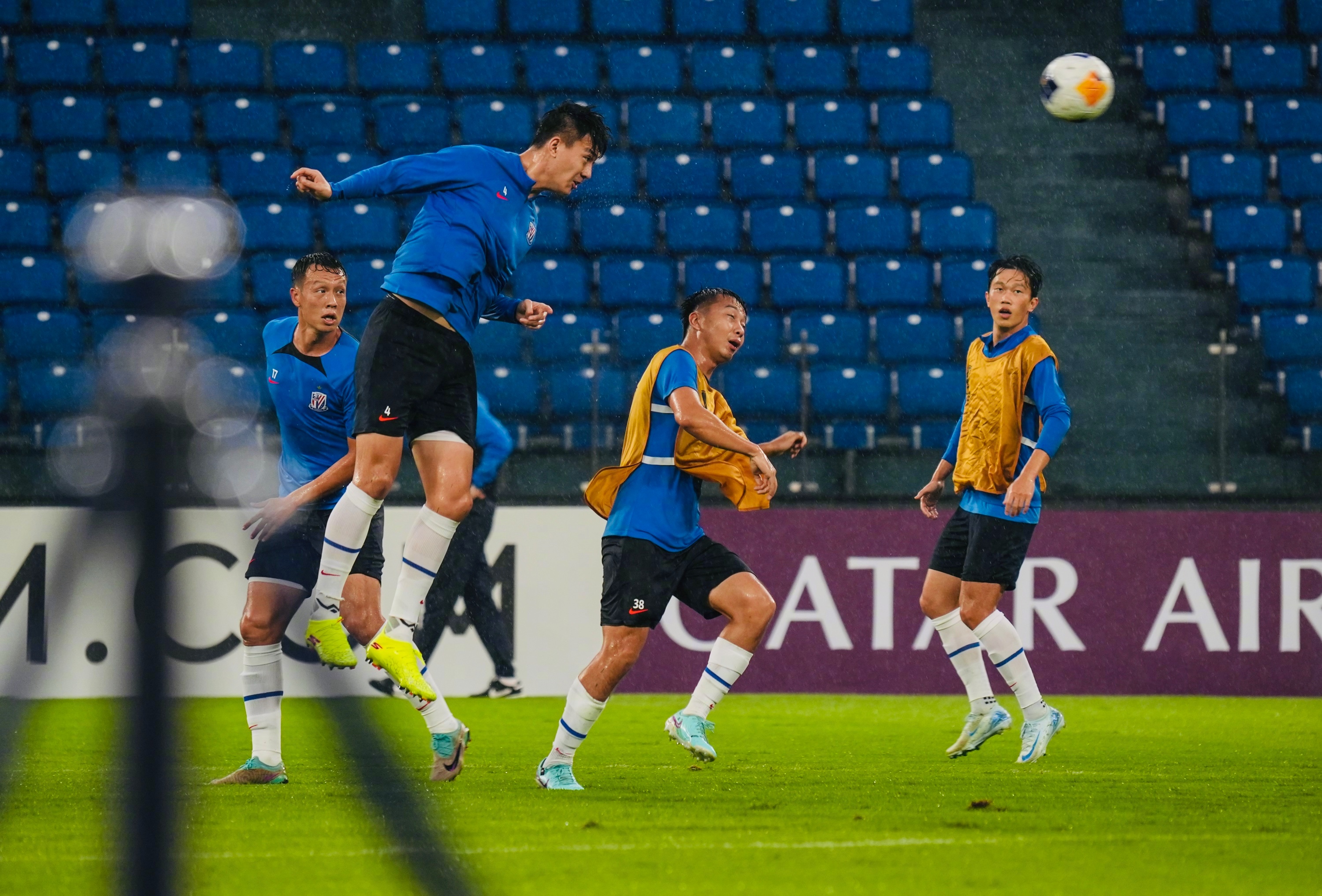 血染征袍透甲红当阳谁敢与争锋 血染征袍透甲红当阳谁敢与争锋