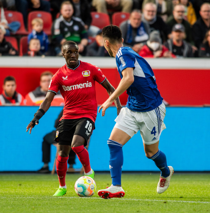 关于今晨勒沃库森备战英超，调整名单细节曝光，气氛紧张，阵容厚度经受考验的信息