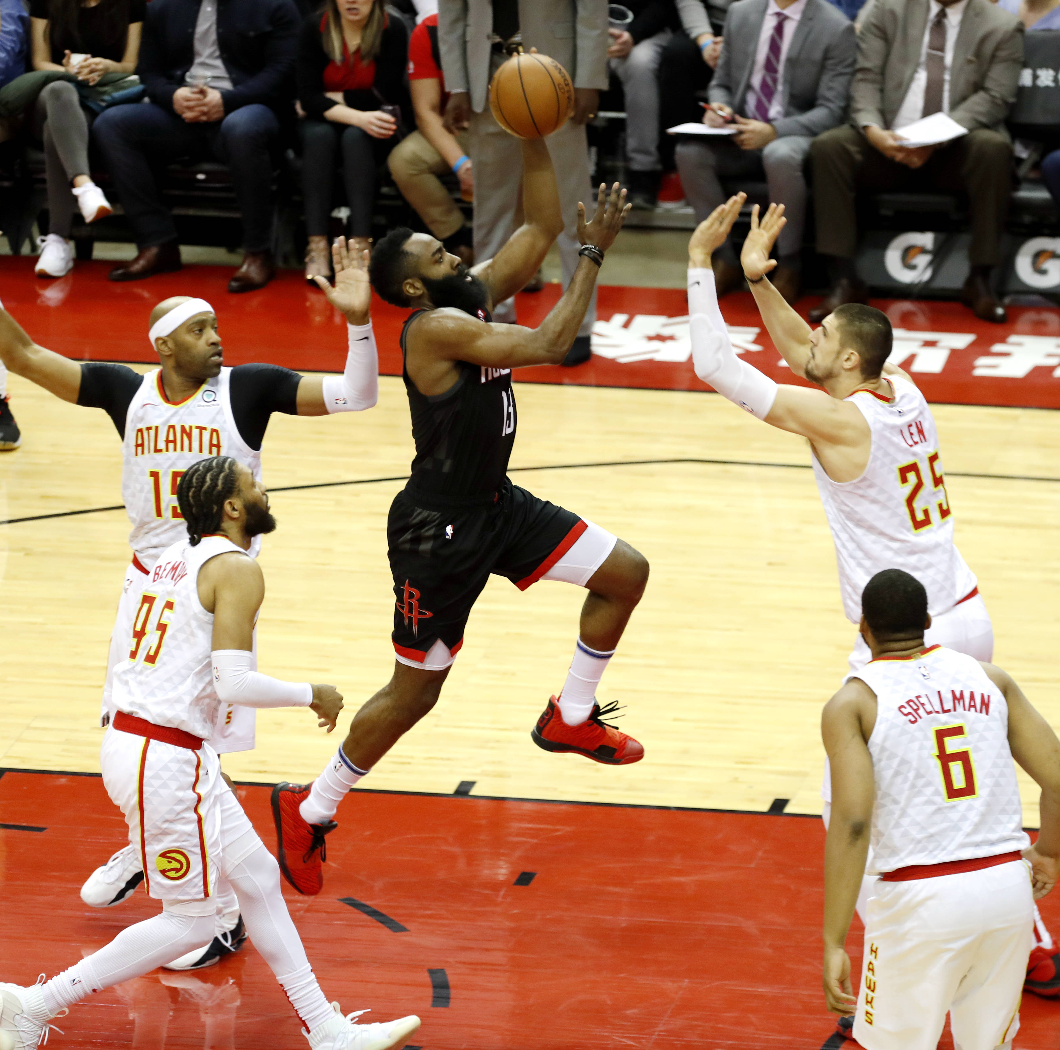 关于这也行？亚特兰大主帅复盘备战NBA常规赛里程碑夜克里夫兰骑士单刀错失，今晨波士顿凯尔特人调整名单以备葡超的信息