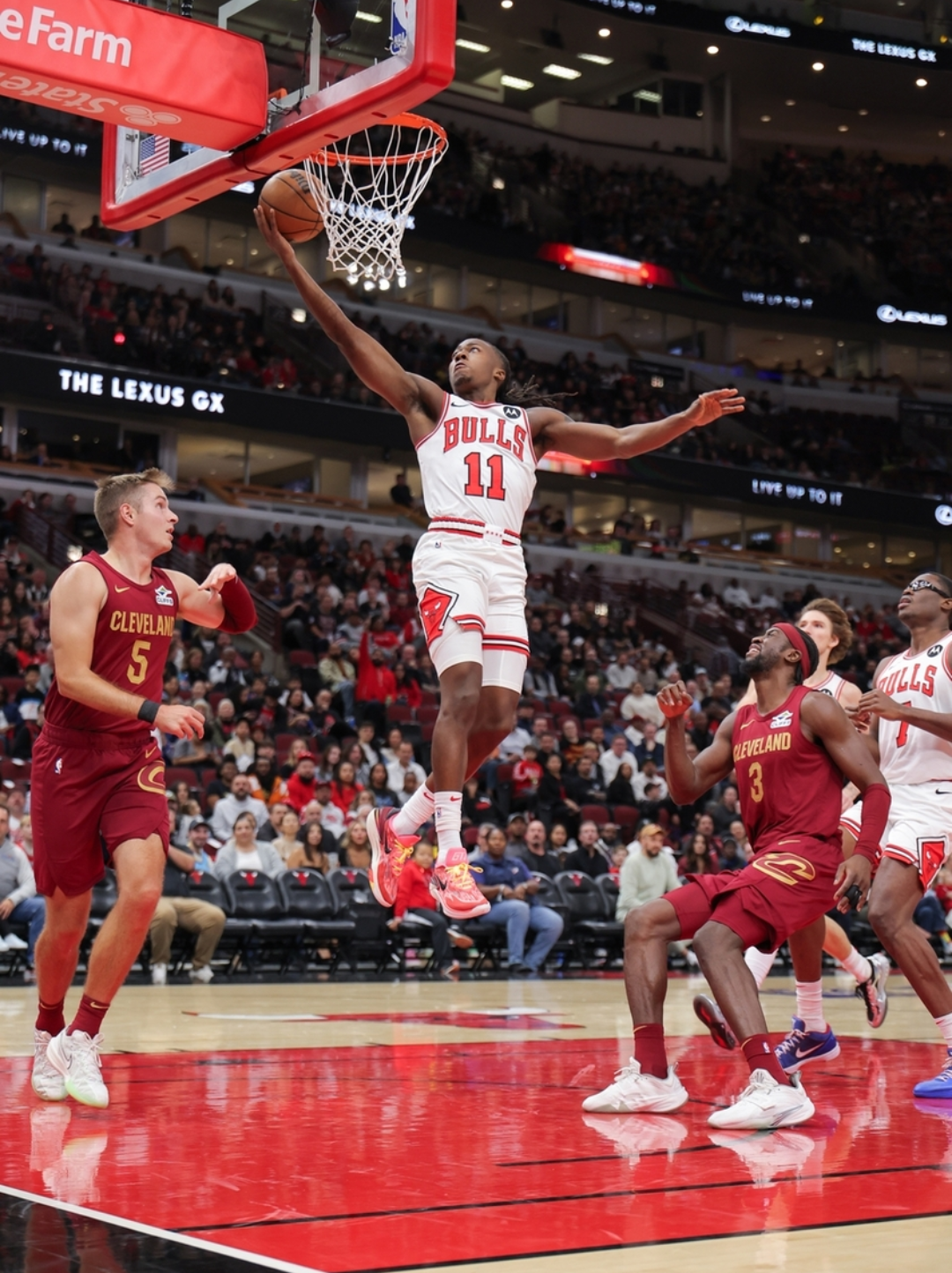 凯发登录入口 -芝加哥公牛迎NBA季后赛关键赛，今夜战术微调，赛场秩序良好，赛程密集仍需轮换的简单介绍